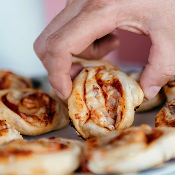 Gefüllte Pizzabrötchen Truthahnschinken
